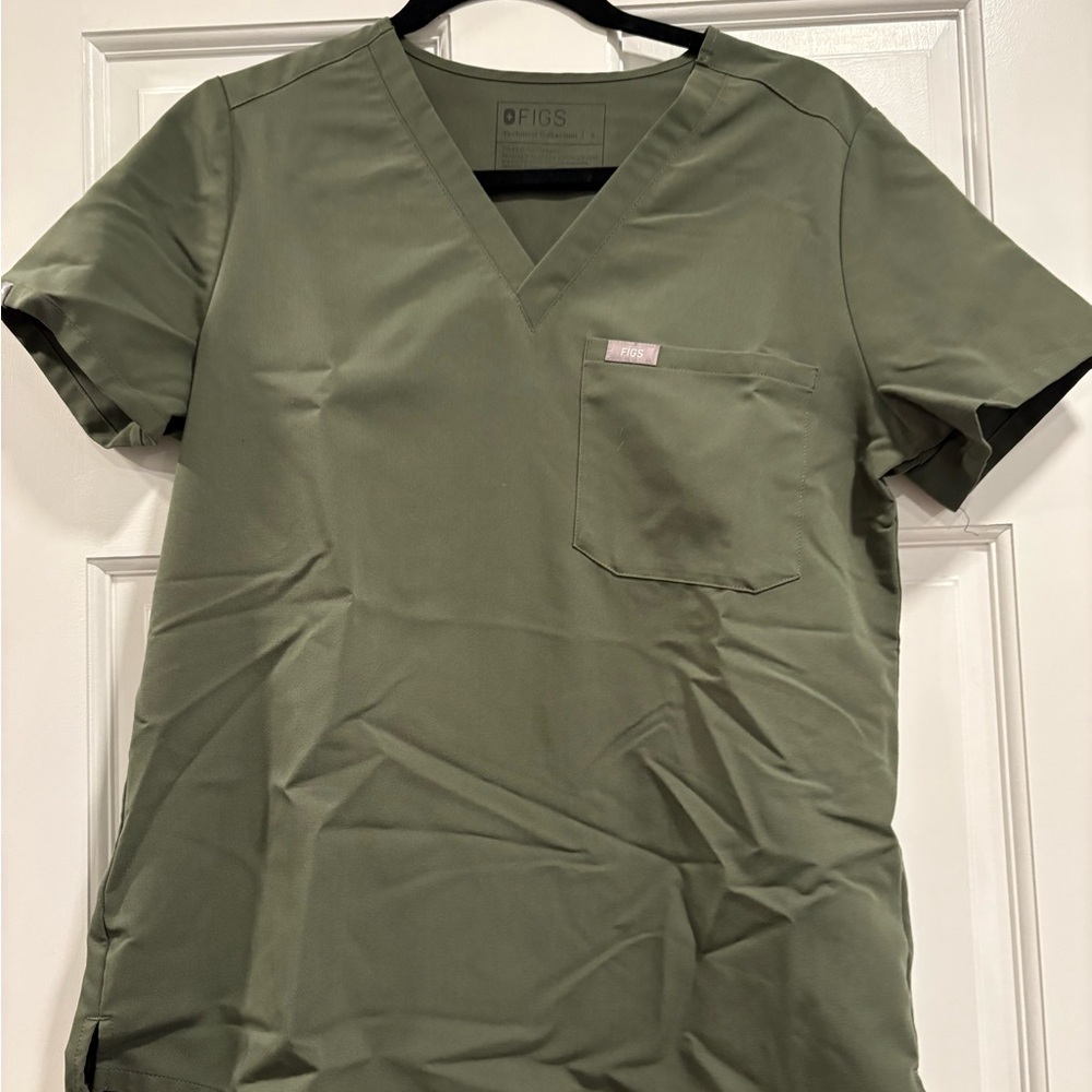 Figs Women's Scrub Top in Olive Green